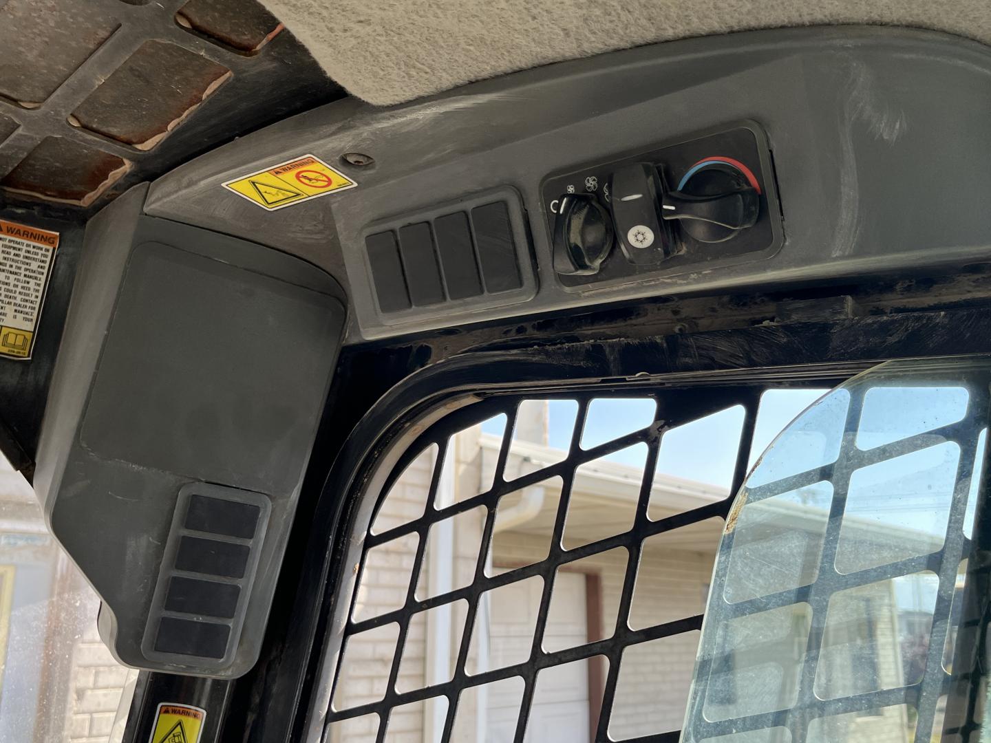 ./imagenes/INVOICE/2019/16087/MINICARGADOR CATERPILLAR 246C (22).JPG